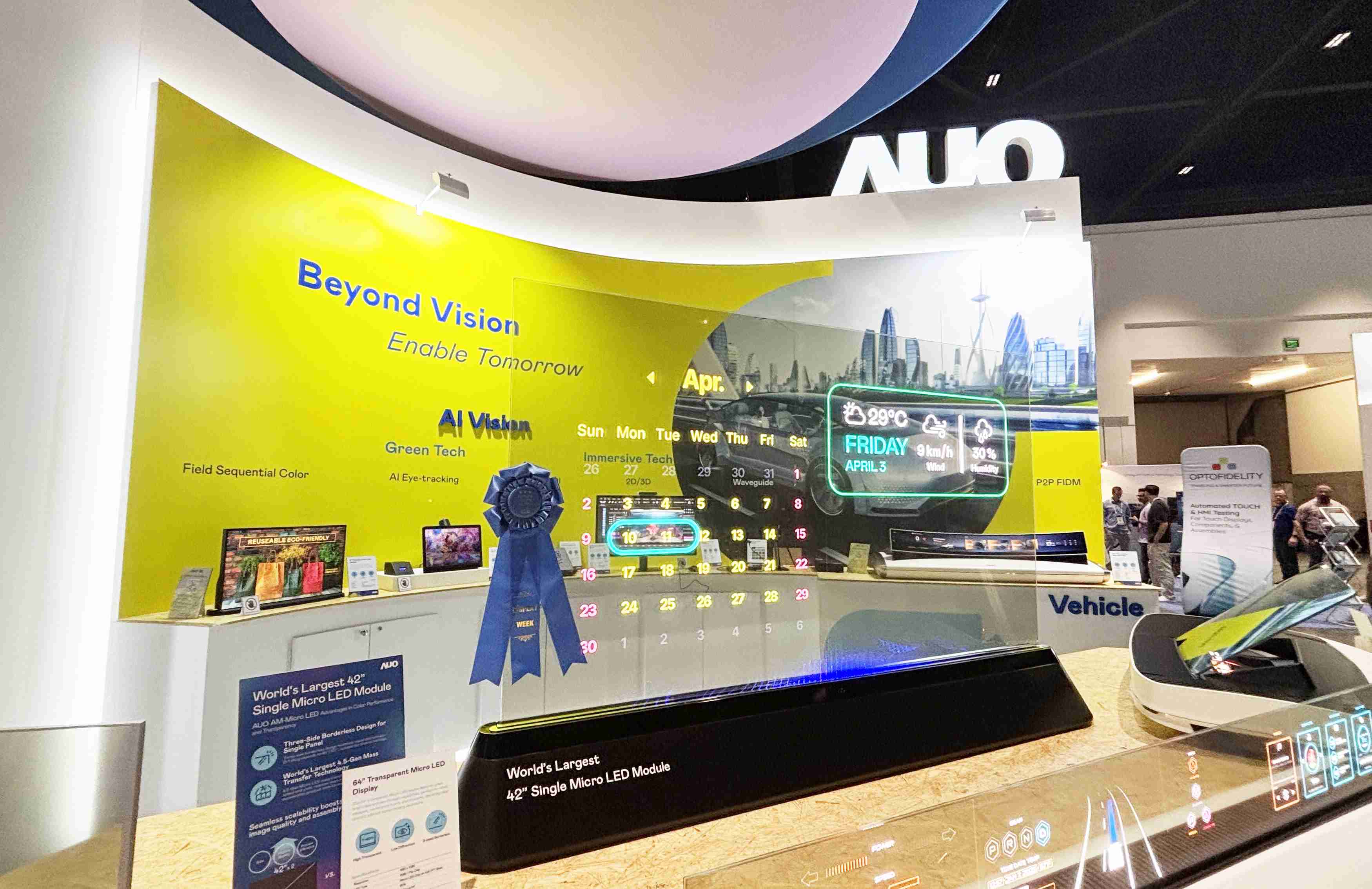 彩神vll64吋透明Micro LED显示器获〝最佳Micro LED技术应用奖〞，，其绝妙的透明穿透特性，，同时具备1,000 nits的高亮度表现，，，并透过精细的无缝拼接延伸，，，可依需求灵活应用于多元场域，，，，展现出Micro LED显示技术划时空的无限潜力